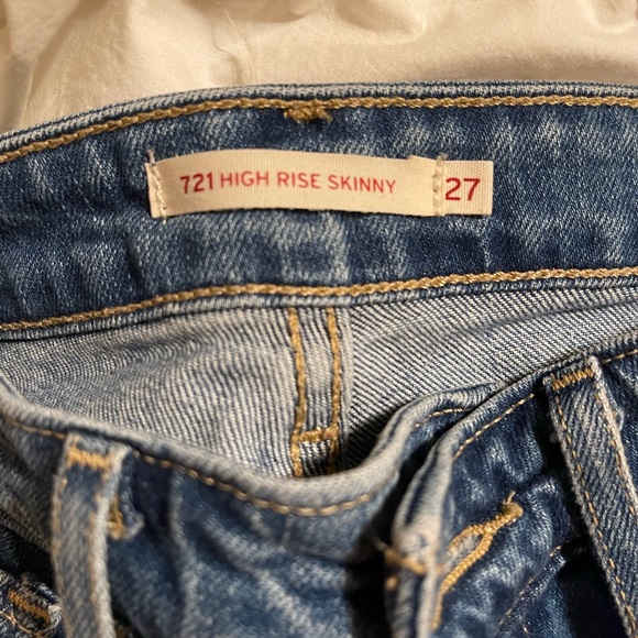 Levi 721 High Rise Skinny Jean - Picture 3 of 4